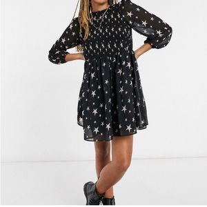 Amazon Star Dress. Fits like a 2XL-3XL